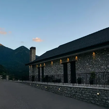 με θέα * Mega Chorio