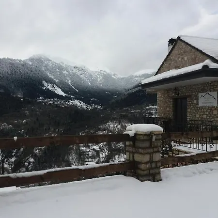 με θέα Mega Chorio