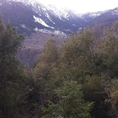 με θέα Mega Chorio