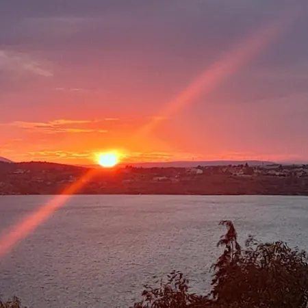 άνετο και ήσυχο διαμέρισμα με θέα *