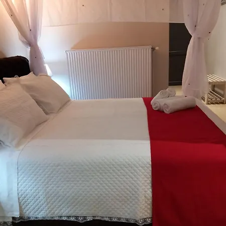 με θέα Mega Chorio