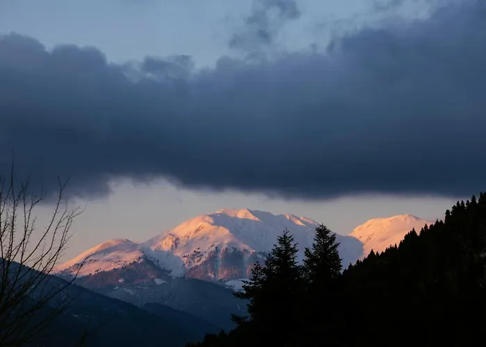 με θέα Mega Chorio